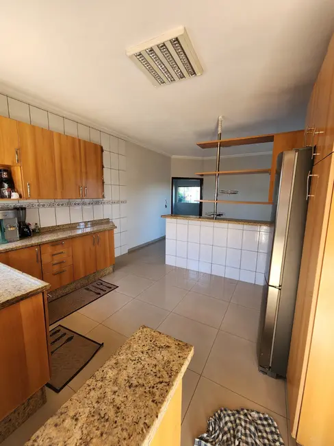 Casa com 3 quartos à venda, 230m2 em Rondonopolis - MT - imagem 8 Foto 8 de Casa com 3 quartos à venda, 230m2 em Rondonopolis - MT