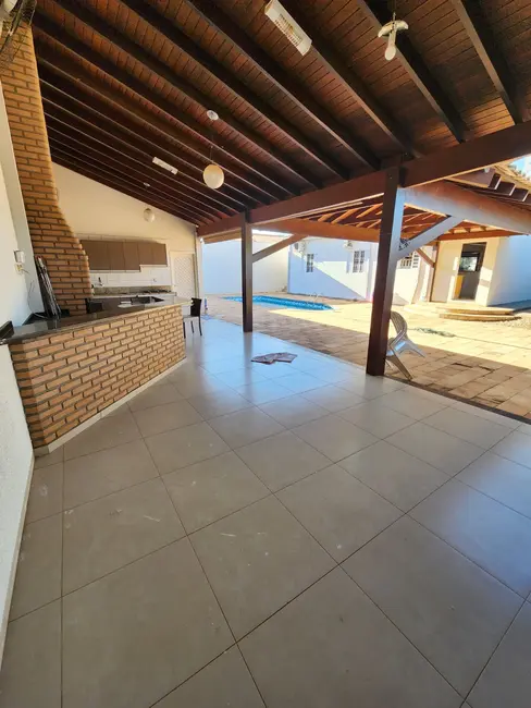 Casa com 3 quartos à venda, 230m2 em Rondonopolis - MT - imagem 5 Foto 5 de Casa com 3 quartos à venda, 230m2 em Rondonopolis - MT