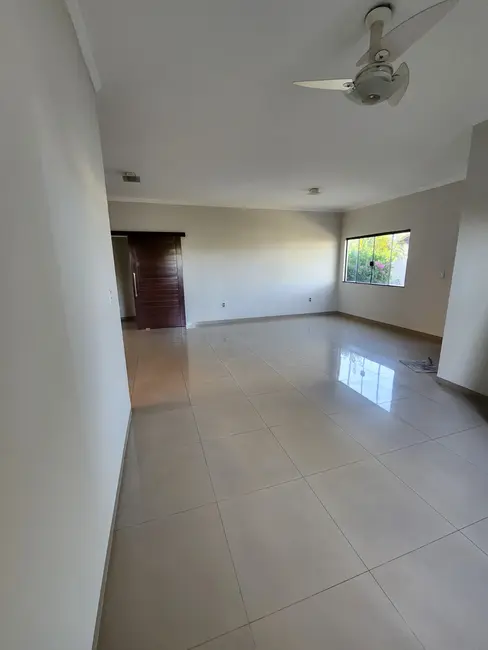 Casa com 3 quartos à venda, 230m2 em Rondonopolis - MT - imagem 7 Foto 7 de Casa com 3 quartos à venda, 230m2 em Rondonopolis - MT