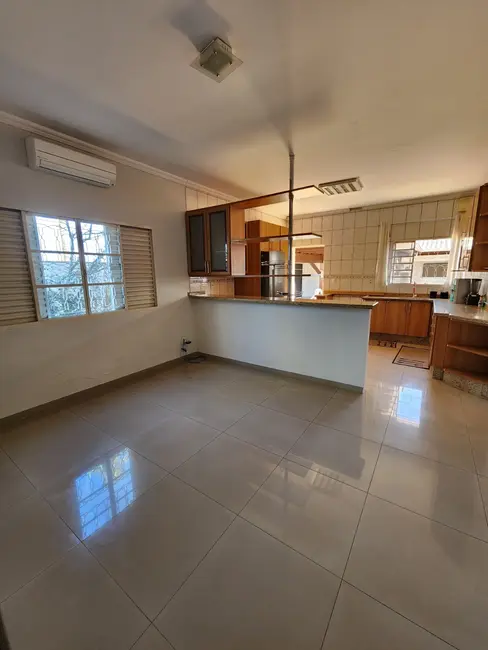Casa com 3 quartos à venda, 230m2 em Rondonopolis - MT - imagem 9 Foto 9 de Casa com 3 quartos à venda, 230m2 em Rondonopolis - MT