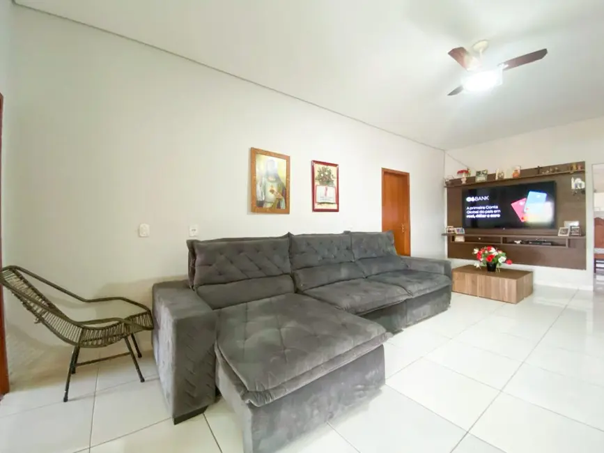 Casa com 2 quartos à venda, 310m2 em Vila Dom Pedro, Rondonopolis - MT - imagem 2 Foto 2 de Casa com 2 quartos à venda, 310m2 em Vila Dom Pedro, Rondonopolis - MT