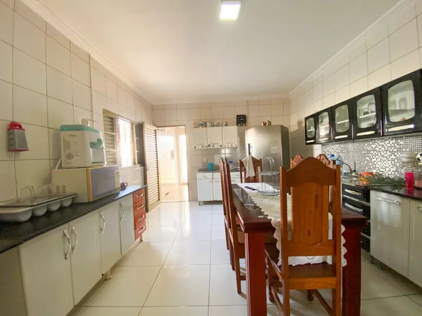 Casa com 2 quartos à venda, 310m2 em Vila Dom Pedro, Rondonopolis - MT - imagem 3 Foto 3 de Casa com 2 quartos à venda, 310m2 em Vila Dom Pedro, Rondonopolis - MT
