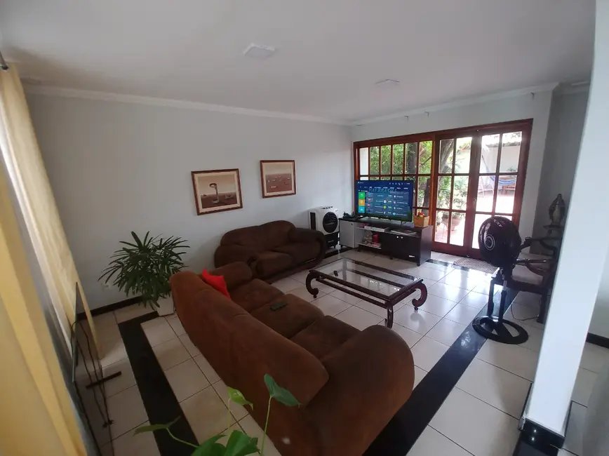 Casa de Vila com 3 quartos à venda, 360m2 em Santa Cruz, Rondonopolis - MT - imagem 9 Foto 9 de Casa de Vila com 3 quartos à venda, 360m2 em Santa Cruz, Rondonopolis - MT