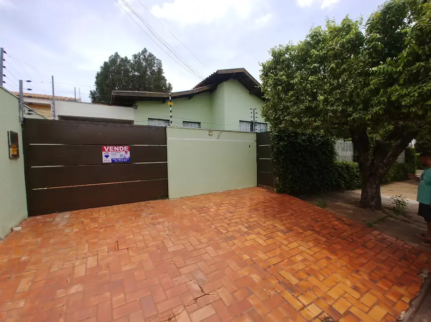 Foto 1 de Casa de Vila com 3 quartos à venda, 360m2 em Santa Cruz, Rondonopolis - MT