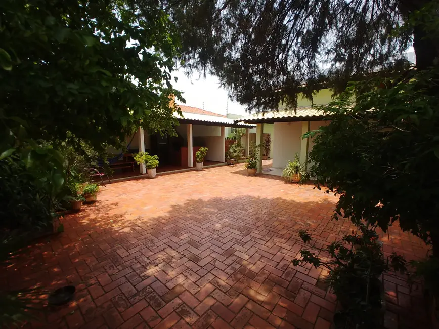 Casa de Vila com 3 quartos à venda, 360m2 em Santa Cruz, Rondonopolis - MT - imagem 6 Foto 6 de Casa de Vila com 3 quartos à venda, 360m2 em Santa Cruz, Rondonopolis - MT