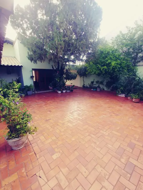 Casa de Vila com 3 quartos à venda, 360m2 em Santa Cruz, Rondonopolis - MT - imagem 4 Foto 4 de Casa de Vila com 3 quartos à venda, 360m2 em Santa Cruz, Rondonopolis - MT