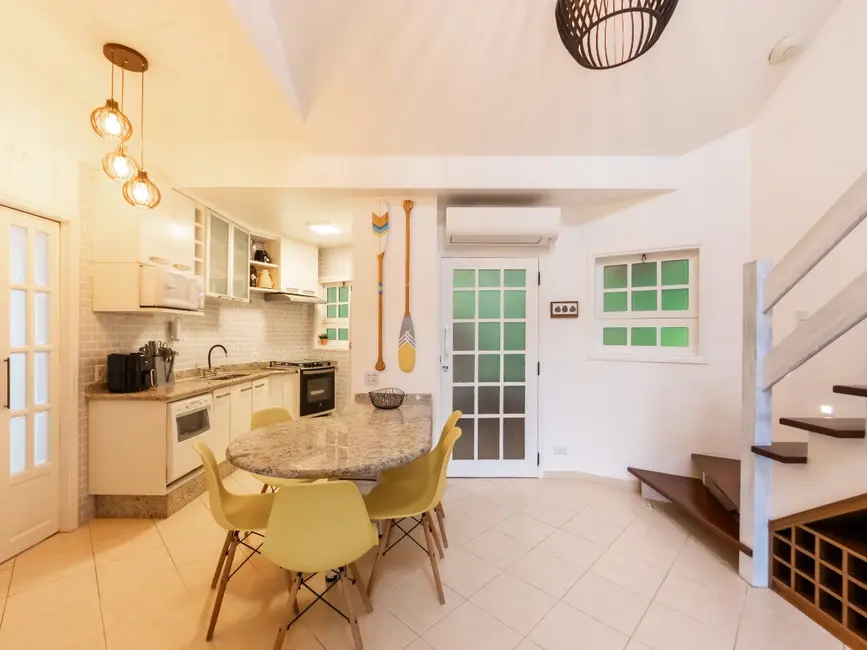 Foto 4 de Casa de Condomínio com 3 quartos à venda, 127m2 em Sao Sebastiao - SP