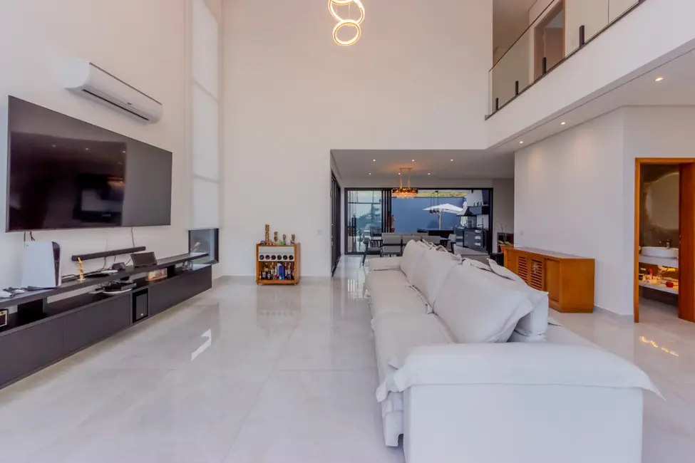 Foto 4 de Casa de Condomínio com 3 quartos à venda, 350m2 em Aldeia da Serra, Santana De Parnaiba - SP