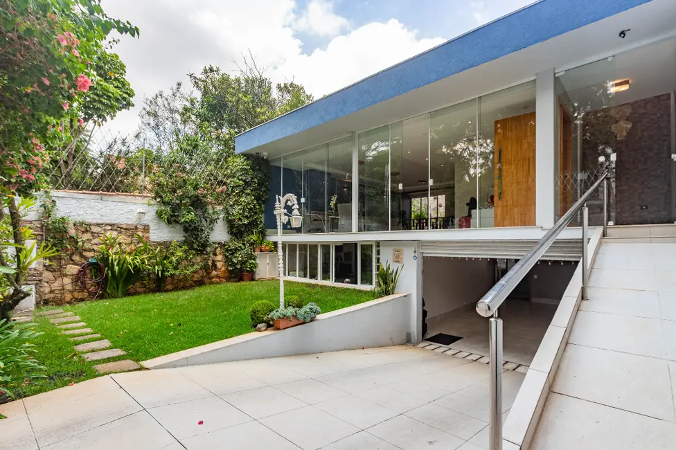 Foto 2 de Casa com 6 quartos à venda, 530m2 em São Paulo - SP
