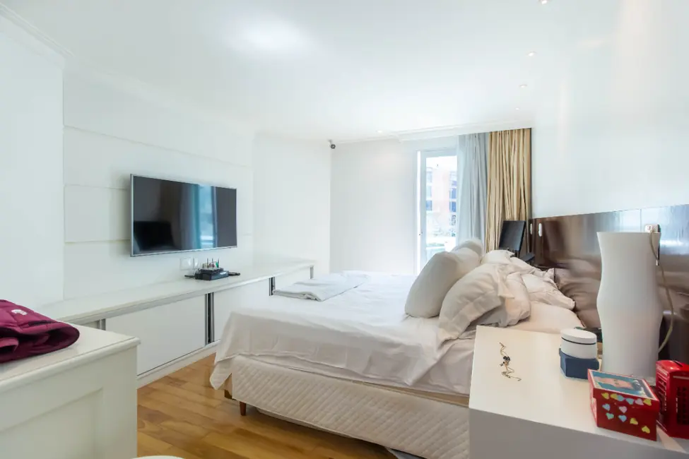 Foto 4 de Apartamento com 3 quartos à venda, 257m2 em Real Parque, São Paulo - SP