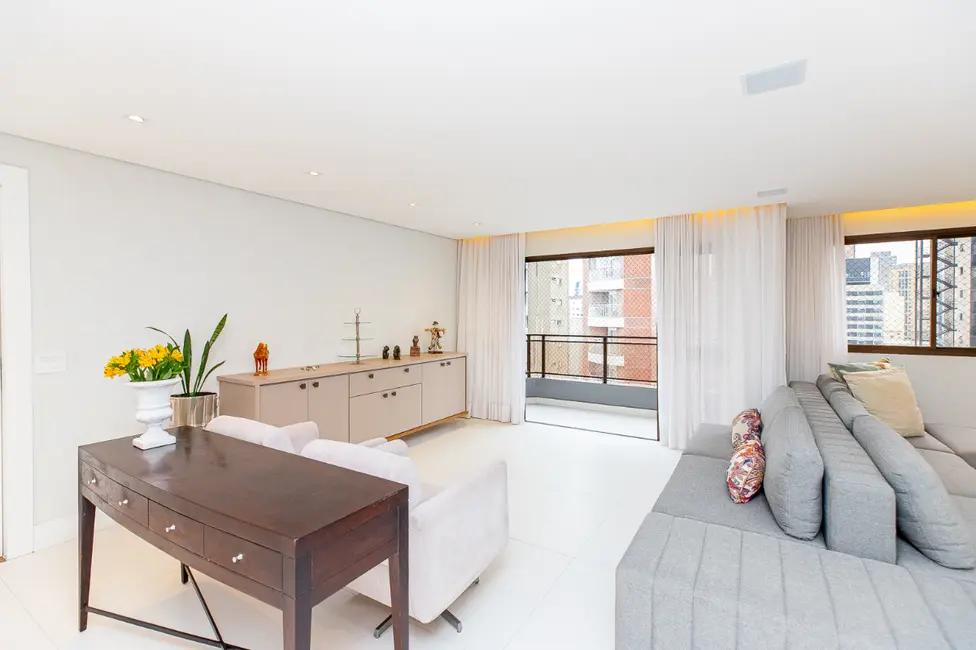 Foto 3 de Apartamento com 4 quartos à venda, 197m2 em Itaim Bibi, São Paulo - SP