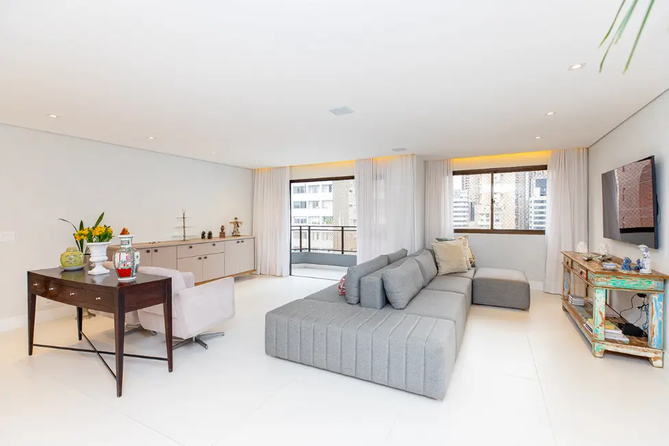 Foto 7 de Apartamento com 4 quartos à venda, 197m2 em Itaim Bibi, São Paulo - SP