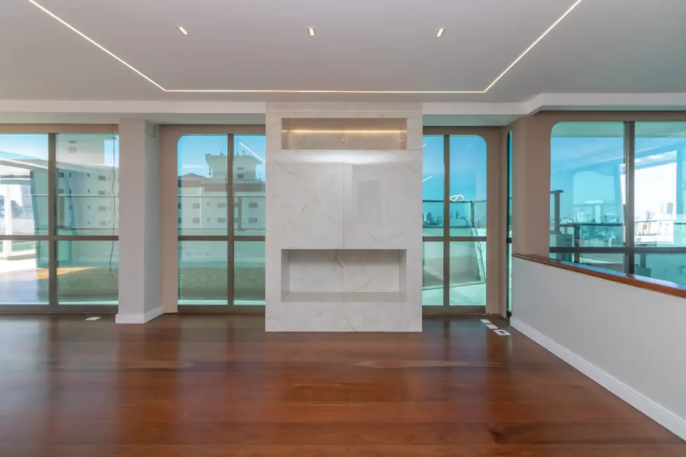Cobertura com 4 quartos à venda, 500m2 em Aclimação, São Paulo - SP - imagem 9 Foto 9 de Cobertura com 4 quartos à venda, 500m2 em Aclimação, São Paulo - SP