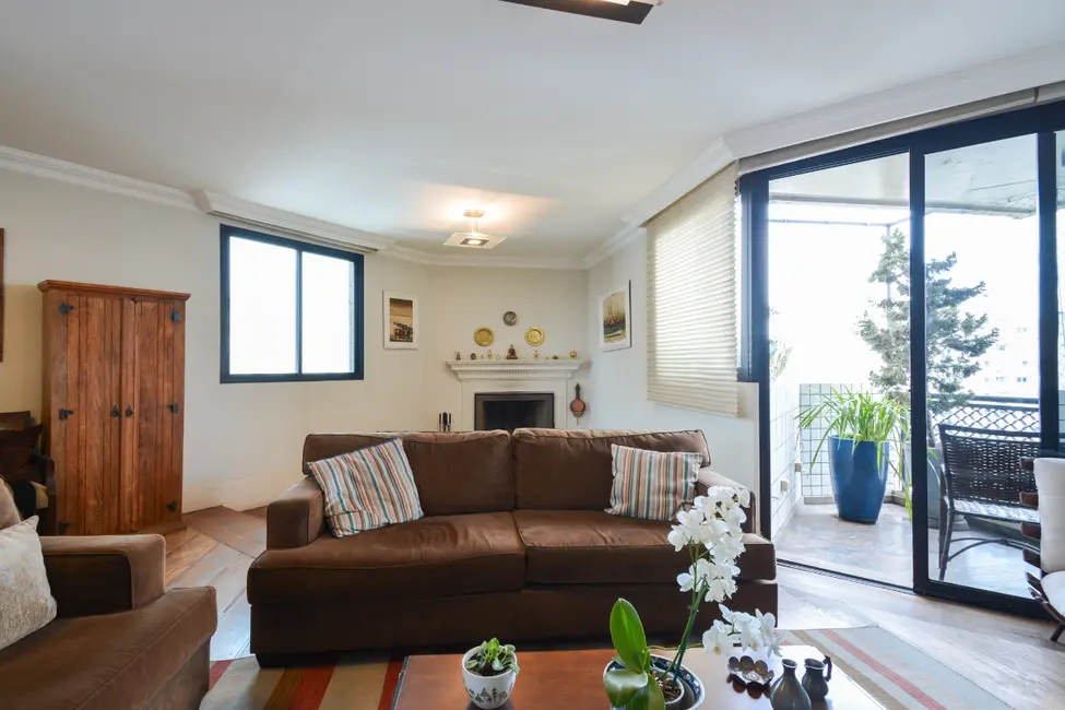 Apartamento com 3 quartos à venda, 202m2 em Moema, São Paulo - SP - imagem 2 Foto 2 de Apartamento com 3 quartos à venda, 202m2 em Moema, São Paulo - SP