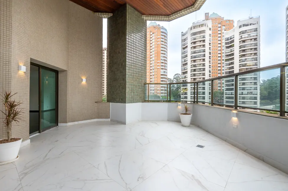 Apartamento com 3 quartos para alugar, 251m2 em São Paulo - SP - imagem 8 Foto 8 de Apartamento com 3 quartos para alugar, 251m2 em São Paulo - SP