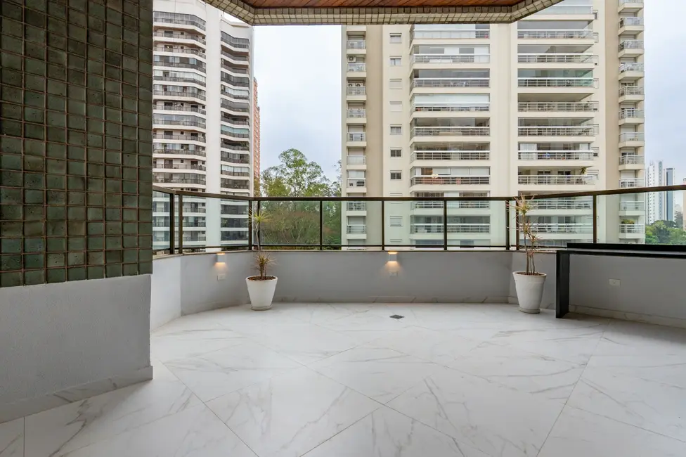 Apartamento com 3 quartos para alugar, 251m2 em São Paulo - SP - imagem 9 Foto 9 de Apartamento com 3 quartos para alugar, 251m2 em São Paulo - SP