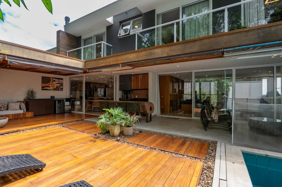 Casa de Condomínio com 3 quartos à venda, 357m2 em Morumbi, São Paulo - SP - imagem 1 Foto 1 de Casa de Condomínio com 3 quartos à venda, 357m2 em Morumbi, São Paulo - SP