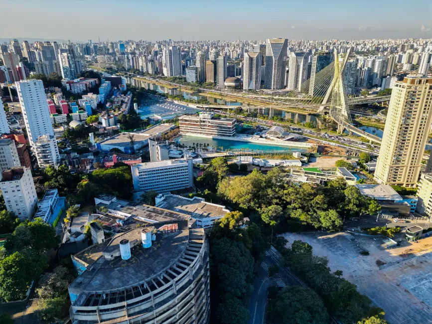 Foto 9 de Casa com 4 quartos à venda, 375m2 em Vila Tramontano, São Paulo - SP