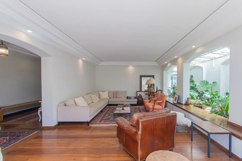 Foto 1 de Casa com 4 quartos à venda, 350m2 em Pacaembu, São Paulo - SP