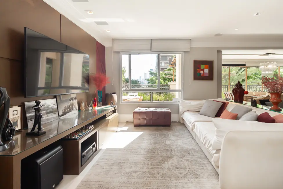 Foto 9 de Apartamento com 4 quartos à venda, 246m2 em Vila Nova Conceição, São Paulo - SP