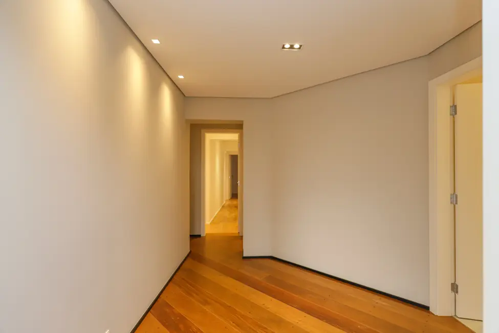 Apartamento com 4 quartos à venda, 200m2 em Moema, São Paulo - SP - imagem 3 Foto 3 de Apartamento com 4 quartos à venda, 200m2 em Moema, São Paulo - SP