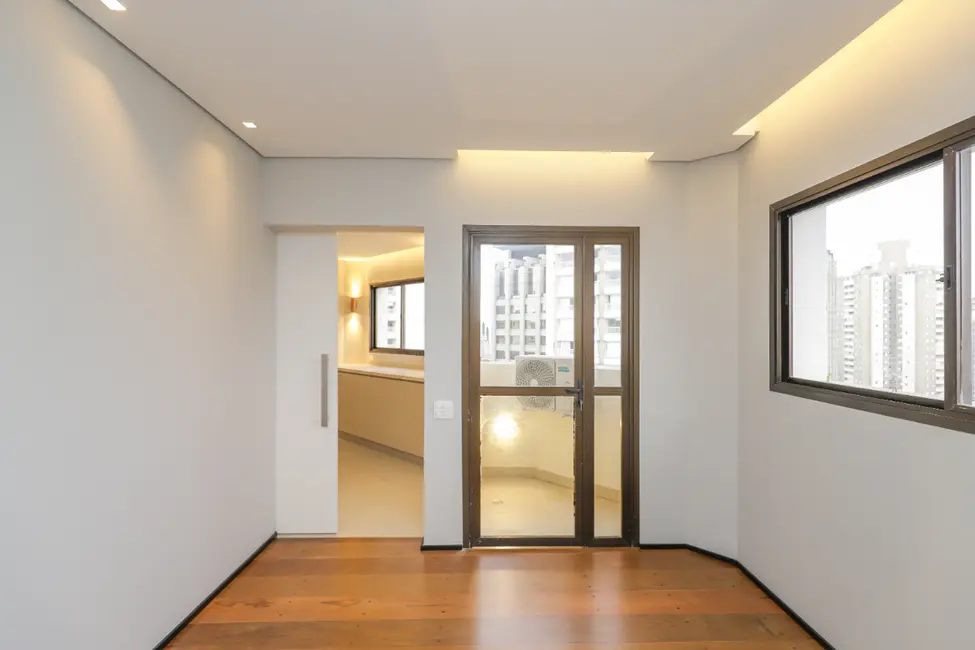 Apartamento com 4 quartos à venda, 200m2 em Moema, São Paulo - SP - imagem 6 Foto 6 de Apartamento com 4 quartos à venda, 200m2 em Moema, São Paulo - SP