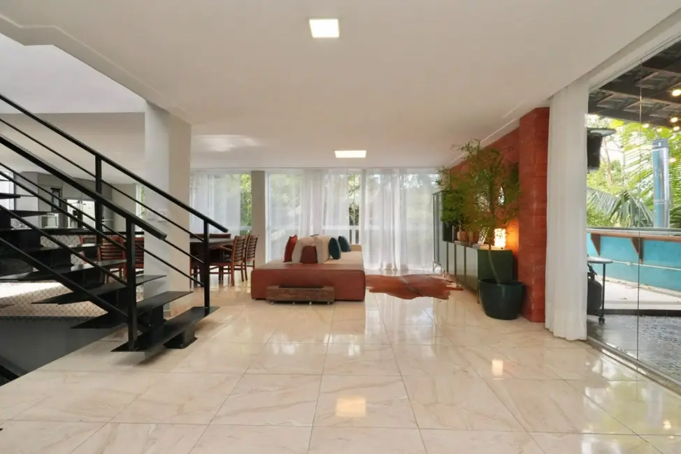 Casa de Condomínio com 3 quartos à venda, 580m2 em Vila Irmãos Arnoni, São Paulo - SP - imagem 2 Foto 2 de Casa de Condomínio com 3 quartos à venda, 580m2 em Vila Irmãos Arnoni, São Paulo - SP