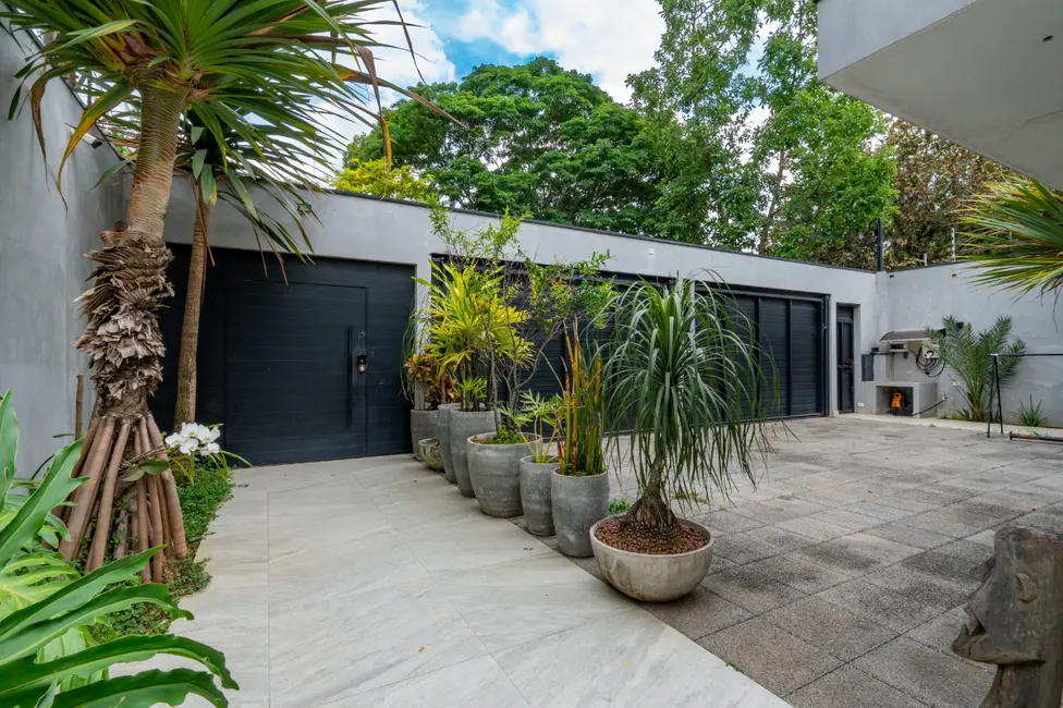 Casa com 4 quartos à venda, 344m2 em Alto de Pinheiros, São Paulo - SP - imagem 2 Foto 2 de Casa com 4 quartos à venda, 344m2 em Alto de Pinheiros, São Paulo - SP
