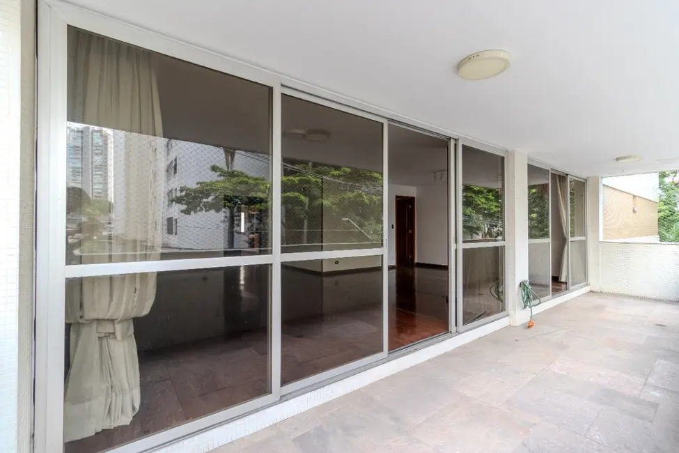 Foto 4 de Apartamento com 3 quartos à venda, 241m2 em Aclimação, São Paulo - SP