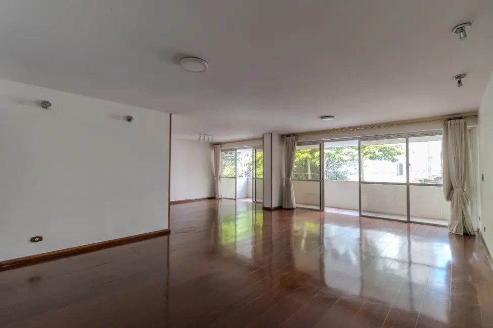 Foto 3 de Apartamento com 3 quartos à venda, 241m2 em Aclimação, São Paulo - SP