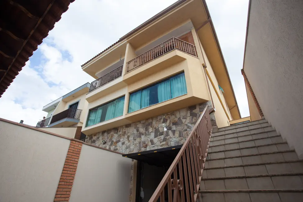 Sobrado com 4 quartos à venda, 242m2 em Pirituba, São Paulo - SP - imagem 1 Foto 1 de Sobrado com 4 quartos à venda, 242m2 em Pirituba, São Paulo - SP