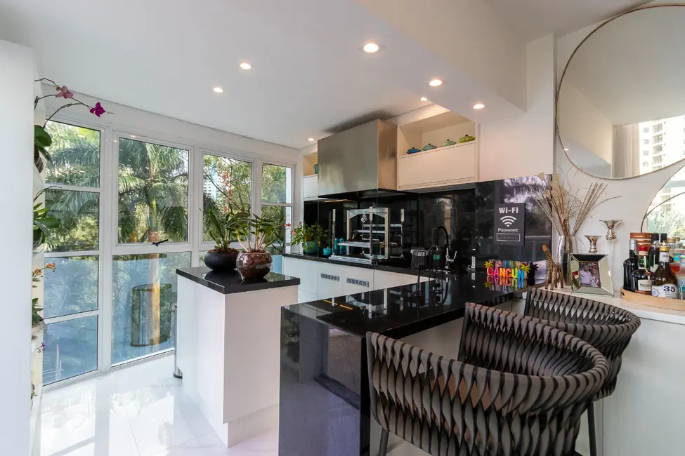 Foto 5 de Apartamento com 4 quartos à venda, 211m2 em São Paulo - SP