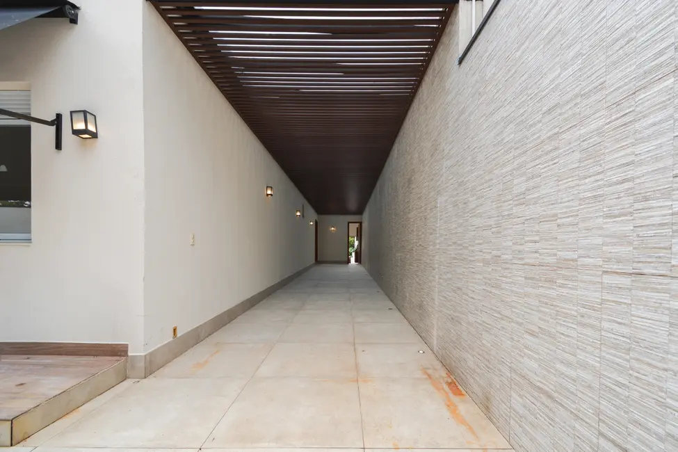 Foto 3 de Casa com 3 quartos à venda, 300m2 em Pacaembu, São Paulo - SP