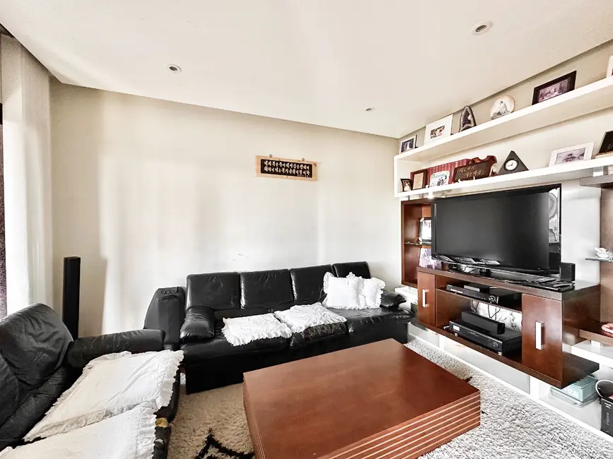 Apartamento com 3 quartos à venda, 226m2 em Aclimação, São Paulo - SP - imagem 3 Foto 3 de Apartamento com 3 quartos à venda, 226m2 em Aclimação, São Paulo - SP