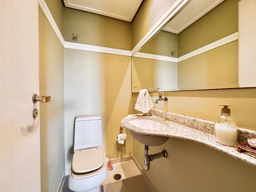 Apartamento com 3 quartos à venda, 226m2 em Aclimação, São Paulo - SP - imagem 6 Foto 6 de Apartamento com 3 quartos à venda, 226m2 em Aclimação, São Paulo - SP