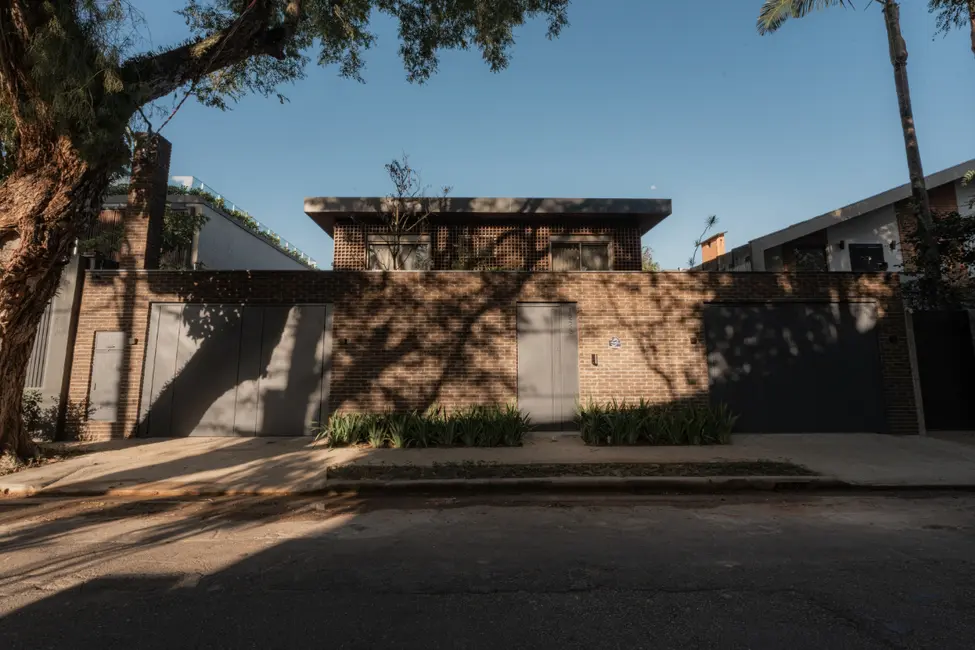 Casa com 4 quartos à venda, 701m2 em Alto de Pinheiros, São Paulo - SP - imagem 4 Foto 4 de Casa com 4 quartos à venda, 701m2 em Alto de Pinheiros, São Paulo - SP
