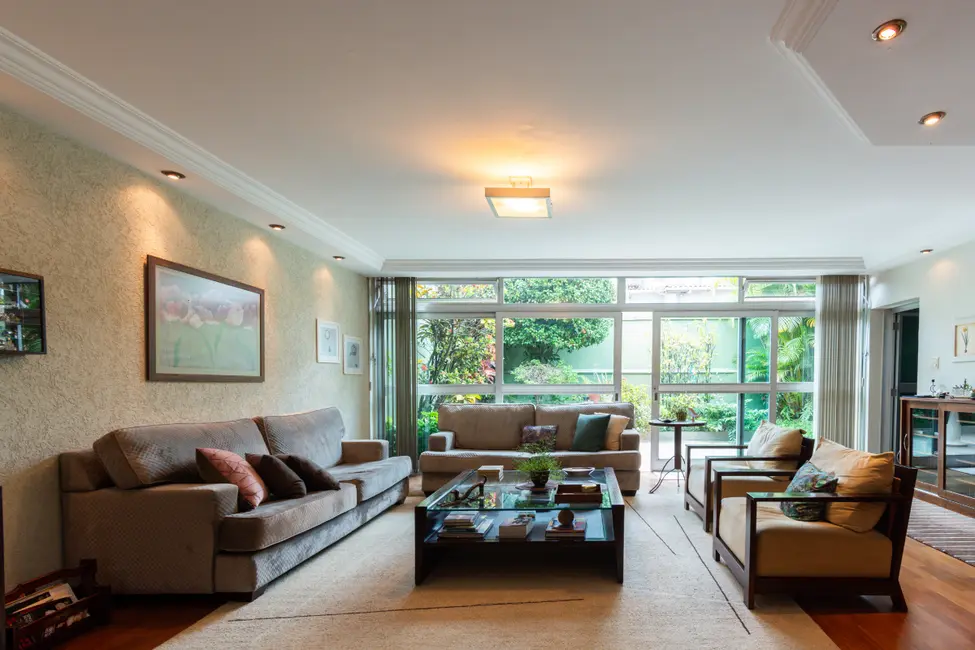 Foto 2 de Casa com 4 quartos à venda, 300m2 em Mirandópolis, São Paulo - SP