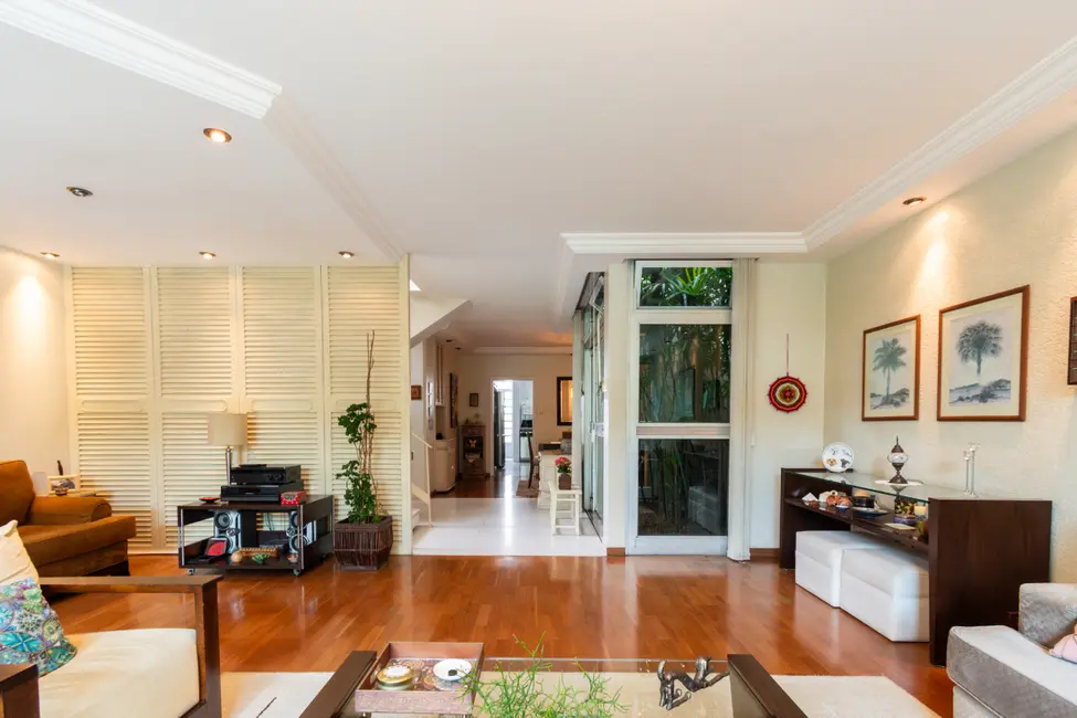 Foto 4 de Casa com 4 quartos à venda, 300m2 em Mirandópolis, São Paulo - SP