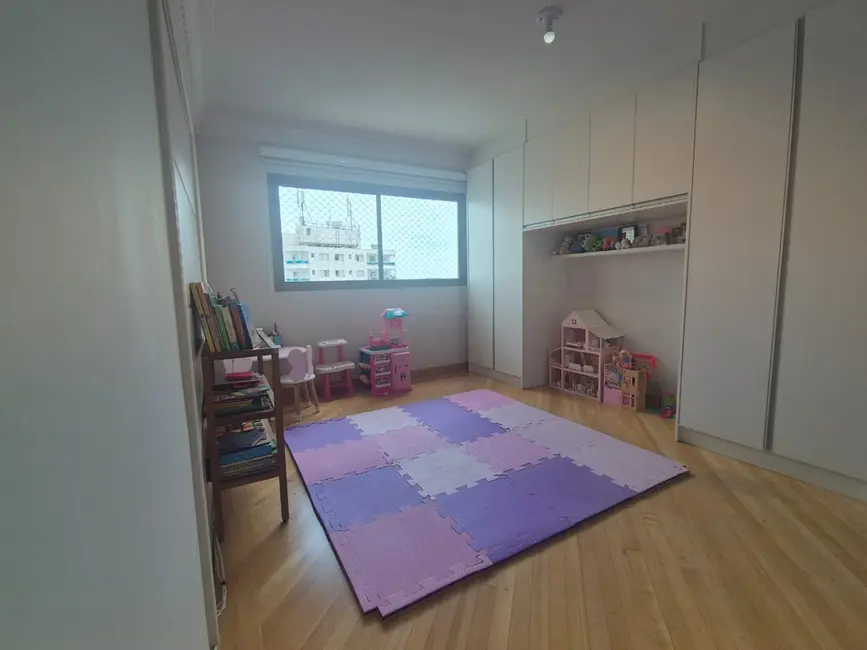 Foto 3 de Apartamento com 4 quartos à venda, 242m2 em Vila Suzana, São Paulo - SP