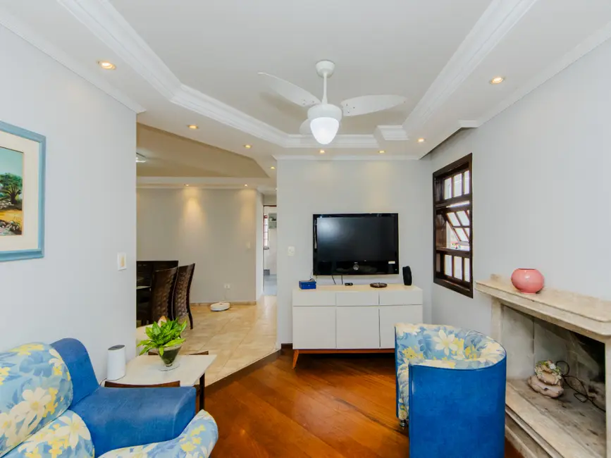 Foto 2 de Casa com 4 quartos à venda, 192m2 em Conjunto Residencial Santa Terezinha, São Paulo - SP