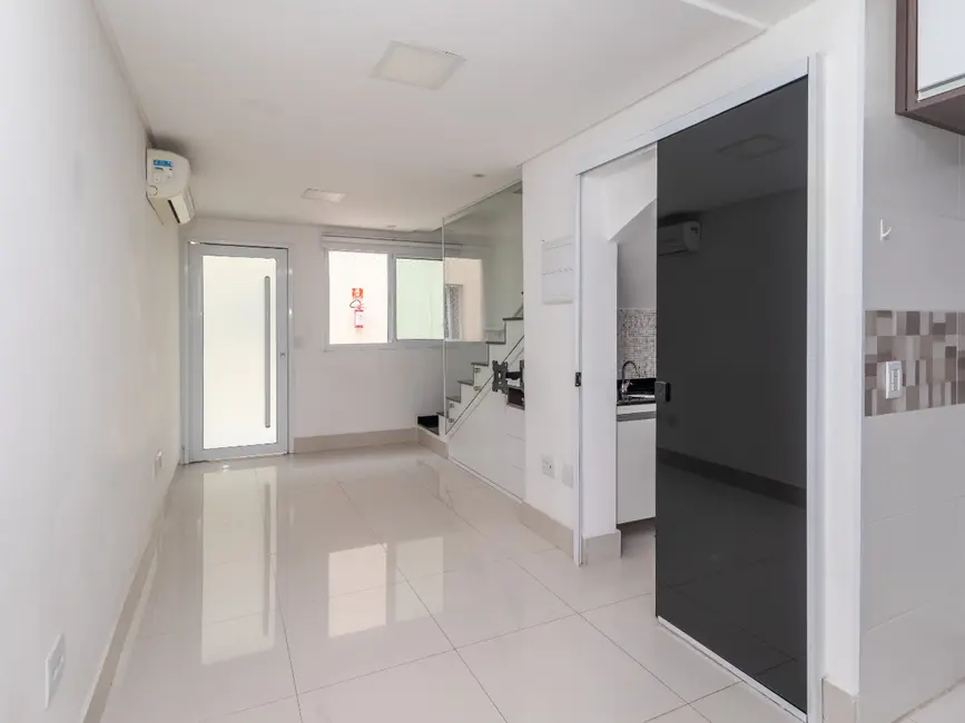 Foto 3 de Casa de Condomínio com 2 quartos à venda, 80m2 em Vila Mangalot, São Paulo - SP