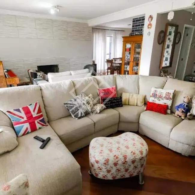 Foto 2 de Apartamento com 4 quartos para alugar, 185m2 em Jardim Leonor, São Paulo - SP