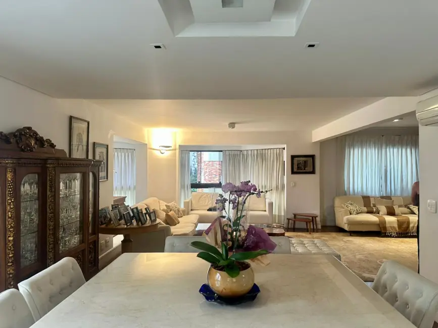 Apartamento com 3 quartos à venda, 207m2 em Vila Nova Conceição, São Paulo - SP - imagem 3 Foto 3 de Apartamento com 3 quartos à venda, 207m2 em Vila Nova Conceição, São Paulo - SP