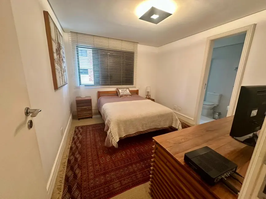 Apartamento com 3 quartos à venda, 207m2 em Vila Nova Conceição, São Paulo - SP - imagem 8 Foto 8 de Apartamento com 3 quartos à venda, 207m2 em Vila Nova Conceição, São Paulo - SP