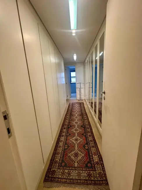 Apartamento com 3 quartos à venda, 207m2 em Vila Nova Conceição, São Paulo - SP - imagem 9 Foto 9 de Apartamento com 3 quartos à venda, 207m2 em Vila Nova Conceição, São Paulo - SP