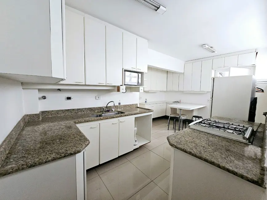 Foto 4 de Apartamento com 4 quartos para alugar, 134m2 em Itaim Bibi, São Paulo - SP
