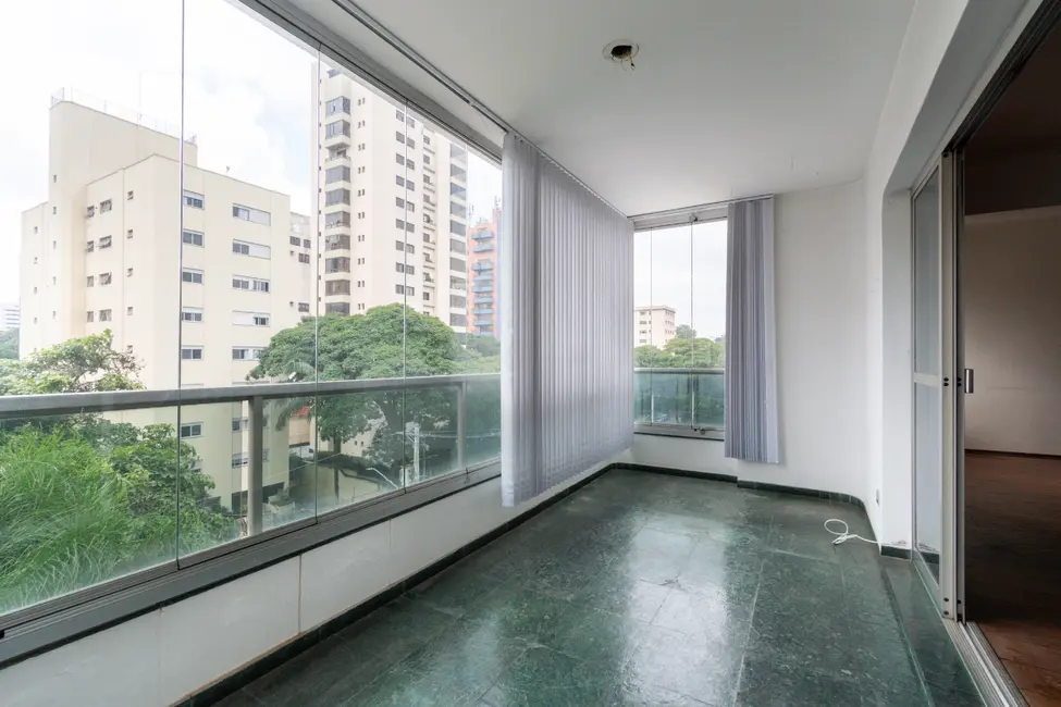 Apartamento com 4 quartos à venda, 196m2 em Moema, São Paulo - SP - imagem 8 Foto 8 de Apartamento com 4 quartos à venda, 196m2 em Moema, São Paulo - SP