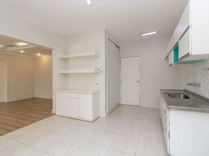 Apartamento com 3 quartos para alugar, 110m2 em Vila Uberabinha, São Paulo - SP - imagem 5 Foto 5 de Apartamento com 3 quartos para alugar, 110m2 em Vila Uberabinha, São Paulo - SP