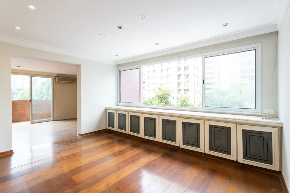 Foto 6 de Apartamento com 4 quartos à venda, 196m2 em Itaim Bibi, São Paulo - SP