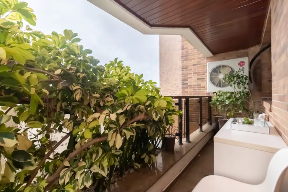 Foto 9 de Apartamento com 4 quartos à venda, 217m2 em Itaim Bibi, São Paulo - SP